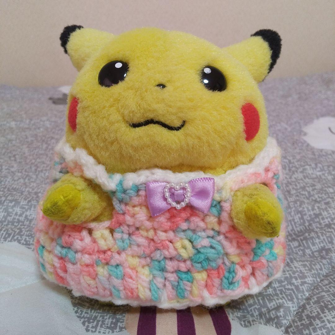 ピカチュウ ぬいぐるみ 中型 リボン付き Amazon.co.jp: ポケモンセンター:ピカチュウ ギフトボックス付き