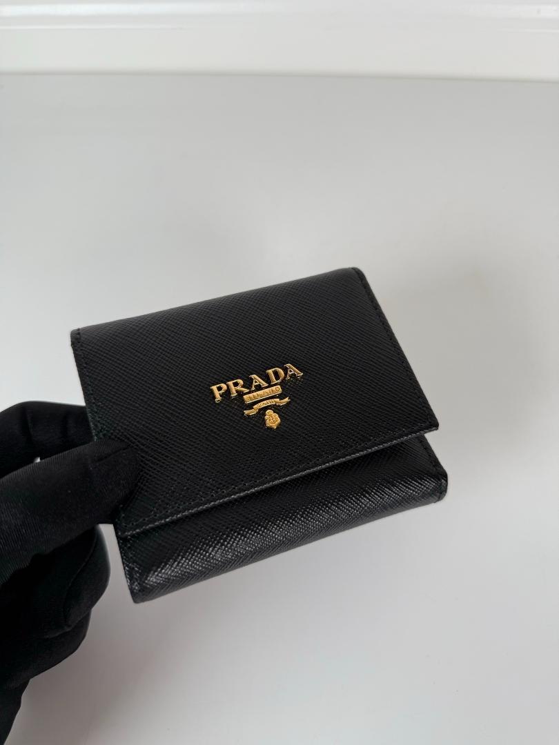PRADA ブラック 三つ折り財布
