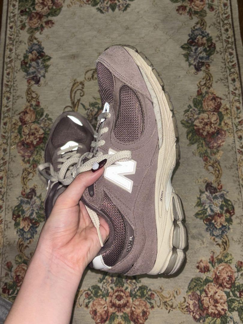 靴 new balance 2002R