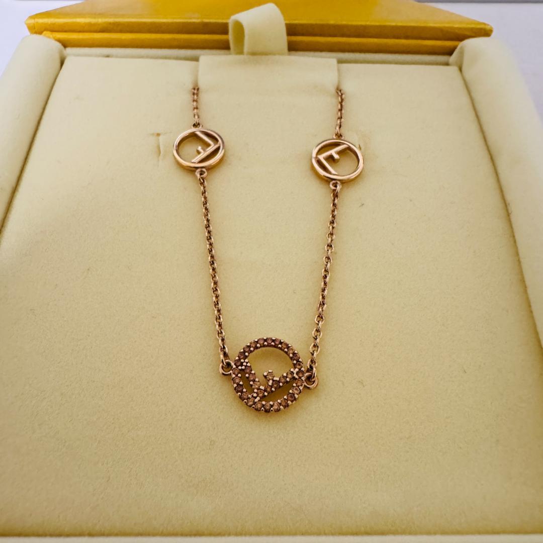 極美品✨ FENDI エフイズ ネックレス ラインストーン ゴールド 箱付き 極美品✨ FENDI エフイズ ネックレス ラインストーン ゴールド