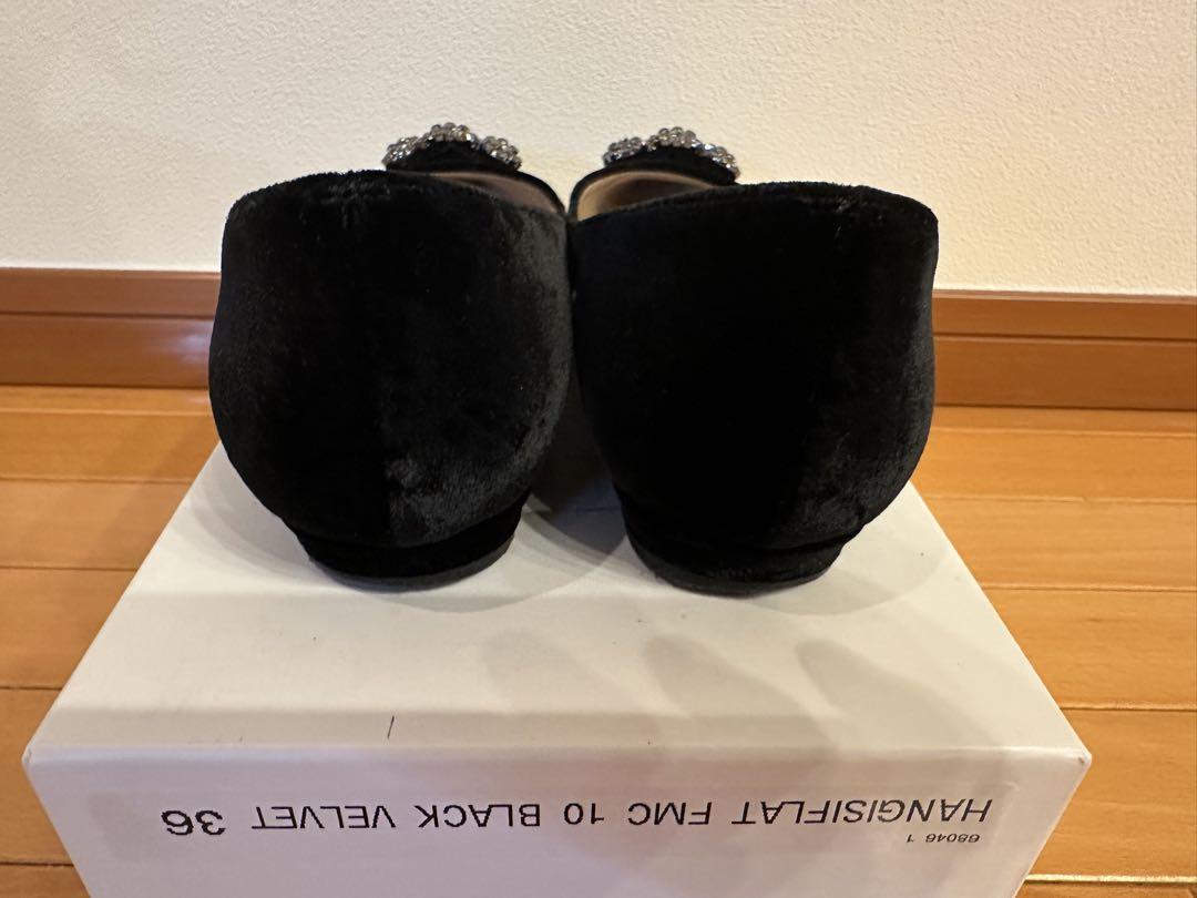 バンビMANOLO BLAHNIK ハンギシ ベルベット フラットパンプス