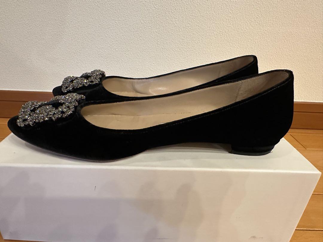 バンビMANOLO BLAHNIK ハンギシ ベルベット フラットパンプス