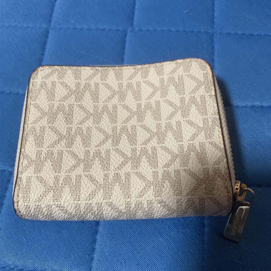 【ファッション好きが選ぶ人気ブランドランキング】 三つ折り財布 KORS MICHAEL モノグラム メルカリ - 小物