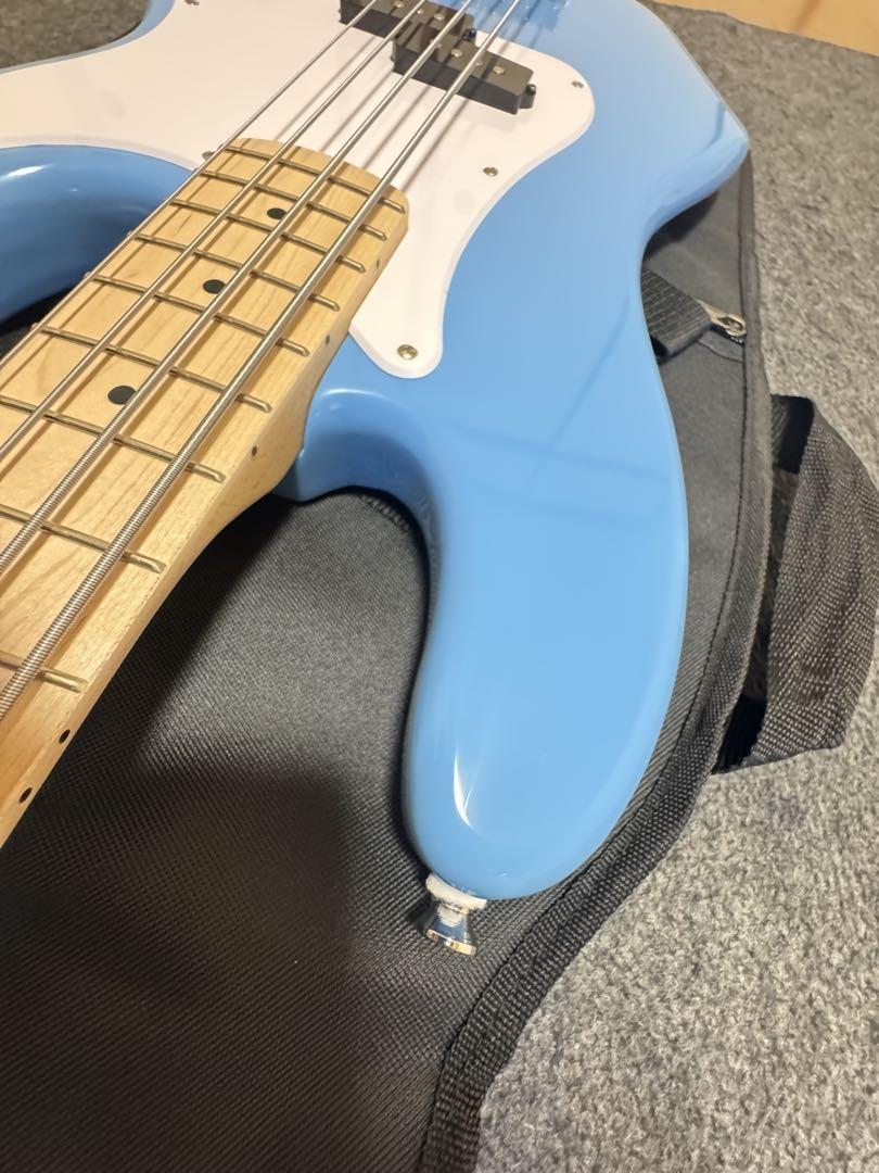 Squier エレキベース ライトブルー ケース付き