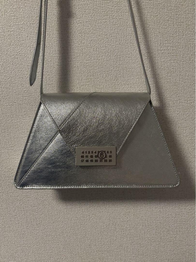 シルバー 三角形 ショルダーバッグ