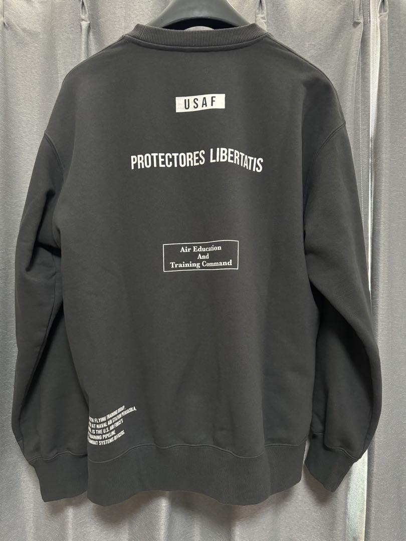 【AVIREX】BAGGYFITMIL. PKT CREW NECK SWEAT