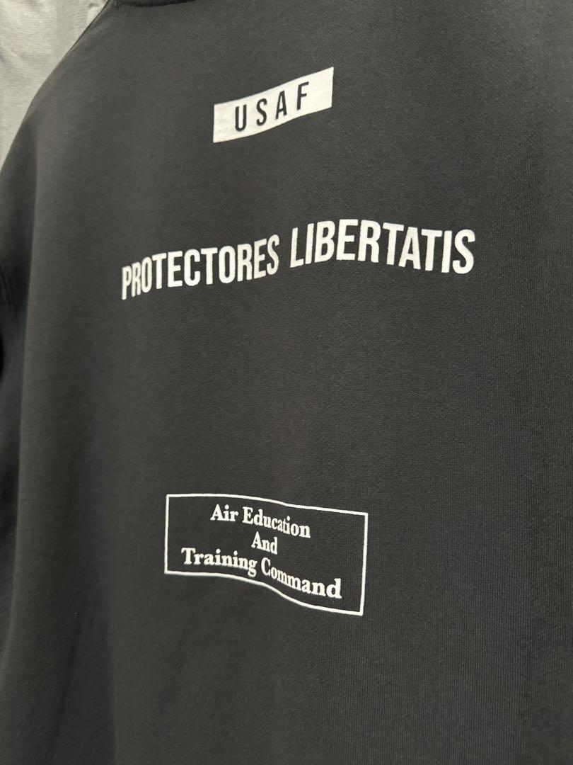 【AVIREX】BAGGYFITMIL. PKT CREW NECK SWEAT
