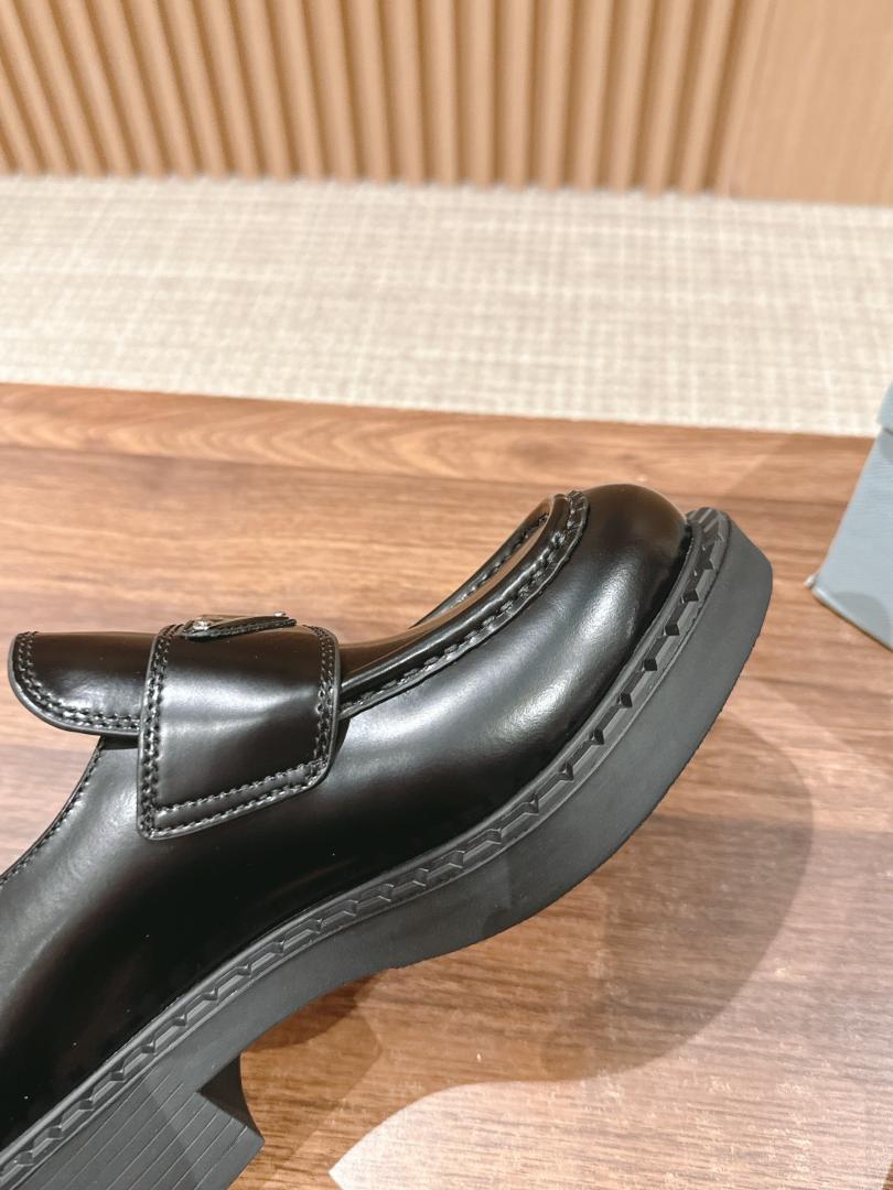 【大人気】 PRADA プラダ チョコレートパテントレザー ローファー