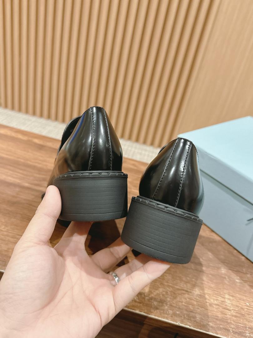 【大人気】 PRADA プラダ チョコレートパテントレザー ローファー