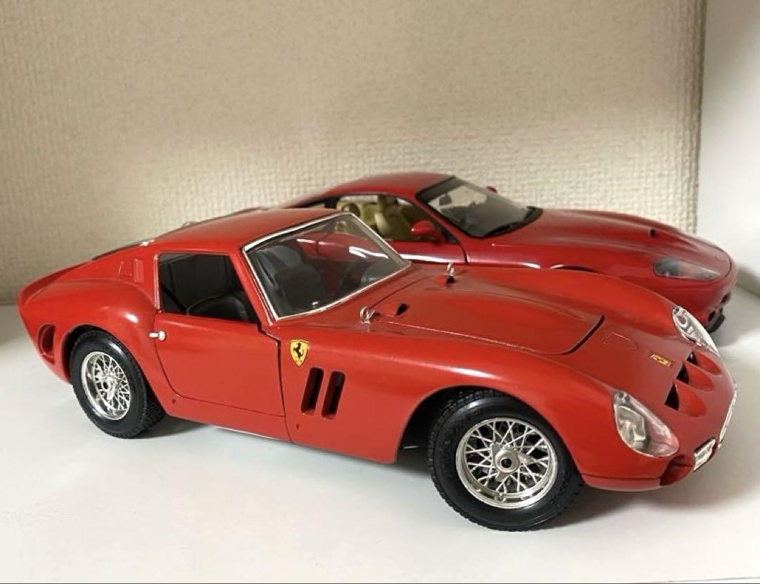 新品　美品　フェラーリ　GTO クーペ　1/18 ミニカー