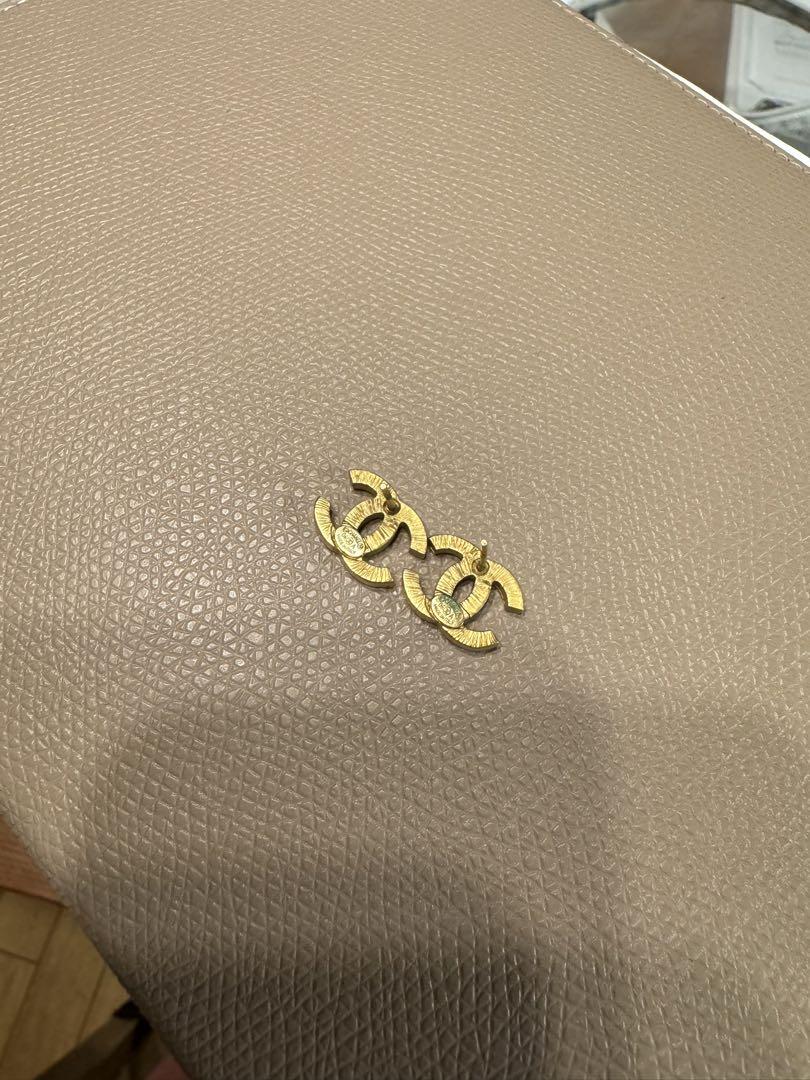 CHANEL ゴールド CCロゴ ピアス(両耳用)