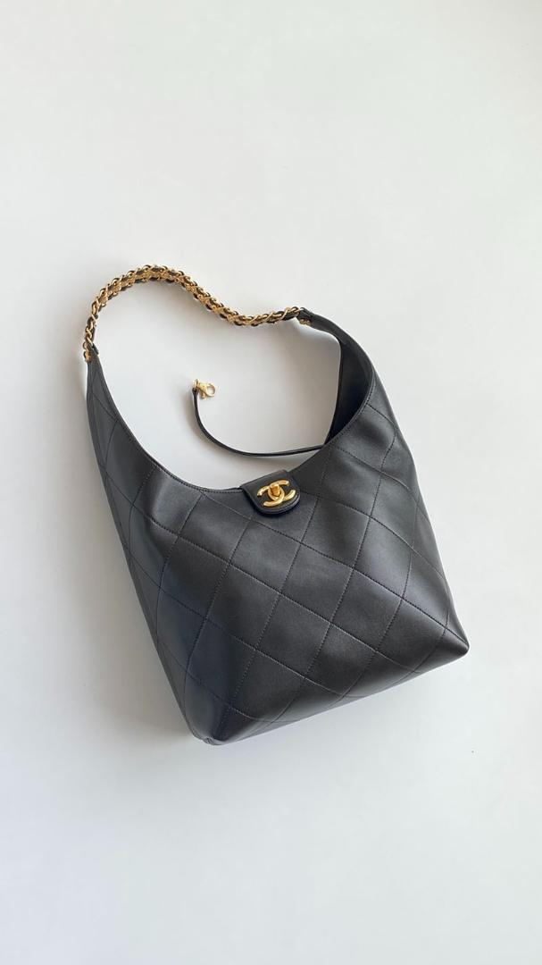 CHANEL グレー キルティング ショルダーバッグ - メルカリ