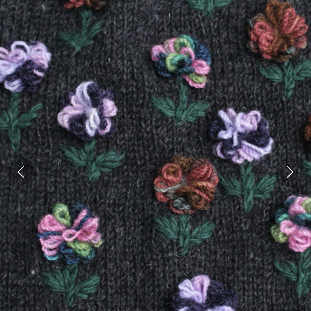 アトリエドゥサボン◎ ネパールハンドニット / リースの材料刺繍　Vカーディガン l'atelier du savon（アトリエドサボン）の「ネパールハンド