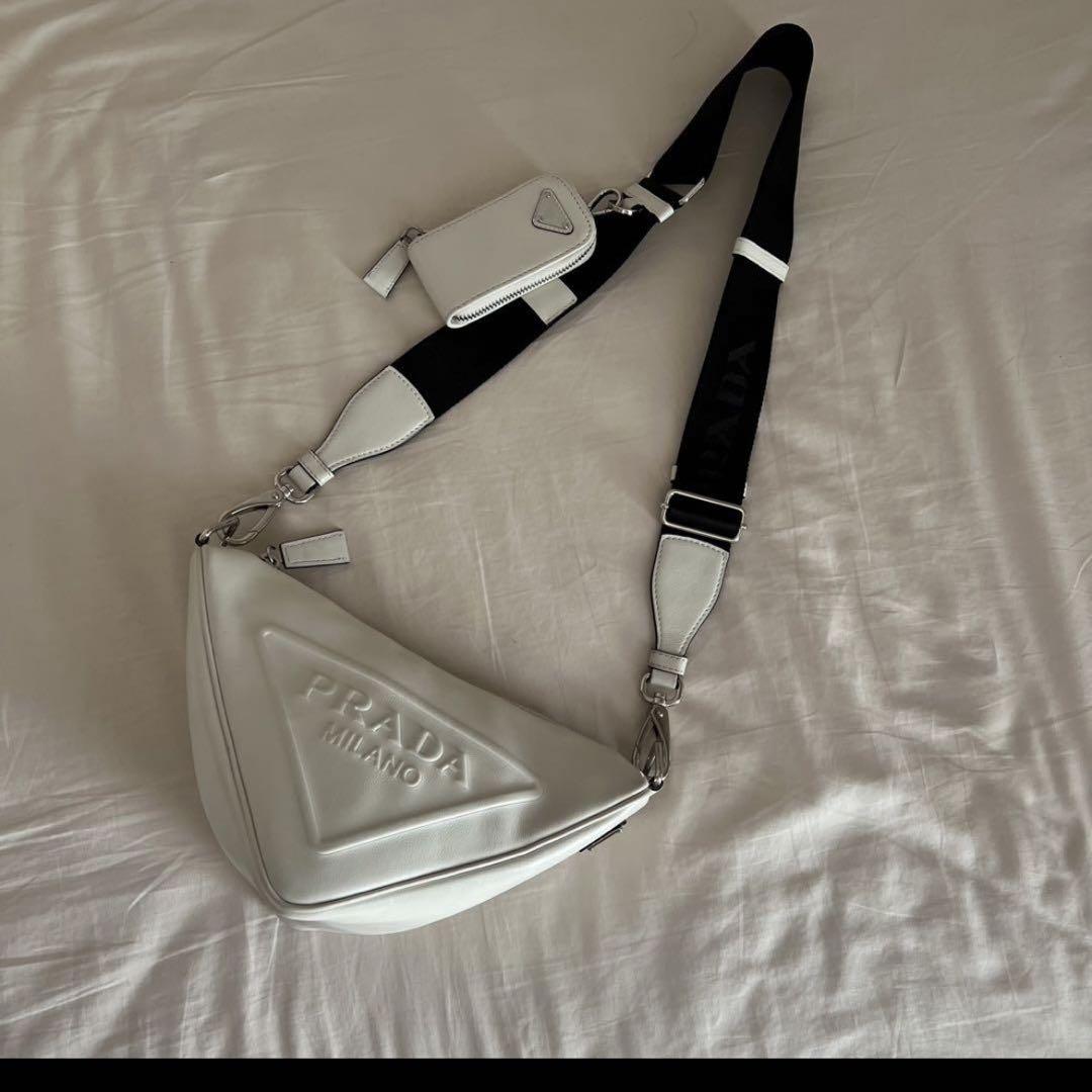 PRADA プラダ トライアングル エンボス レザー ショルダーバッグ ホワイト