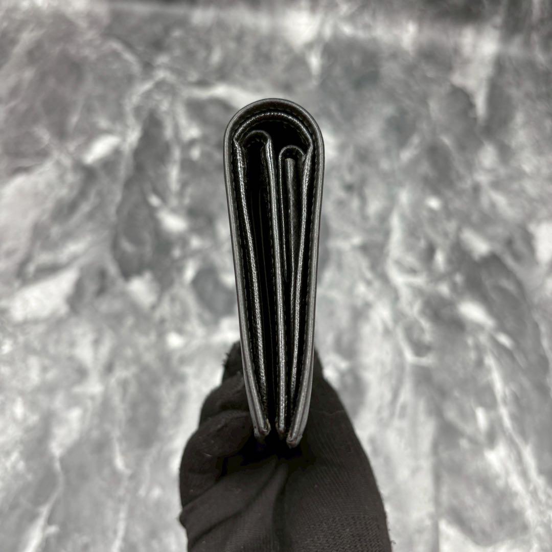 PRADA プラダ 二つ折り財布 サフィアーノレザー 三角ロゴ 黒