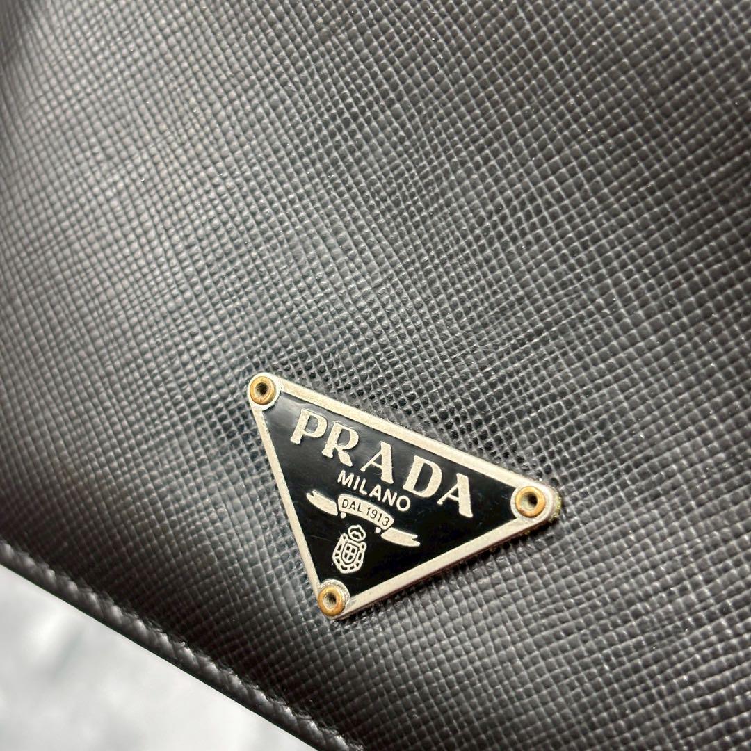 PRADA プラダ 二つ折り財布 サフィアーノレザー 三角ロゴ 黒 ブラック