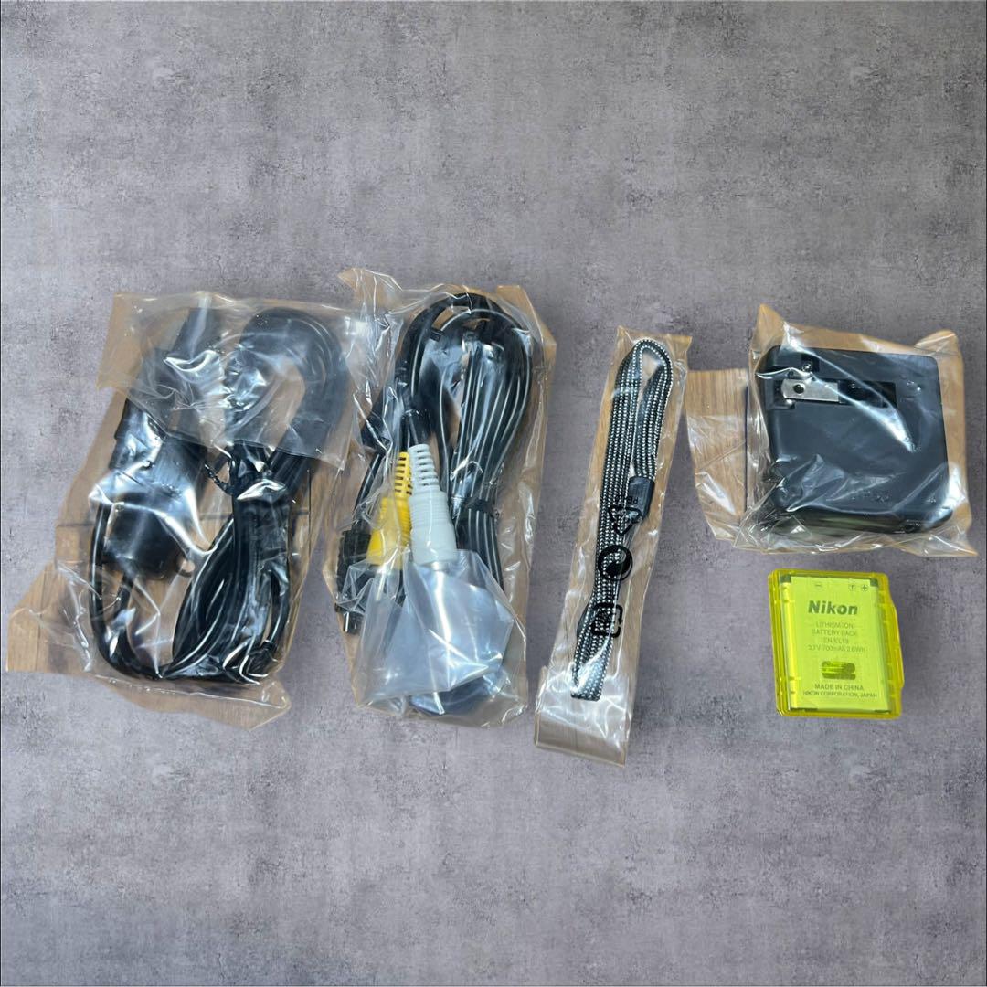 Nikon COOLPIX S3300 コンパクトデジタルカメラ 新品 未使用