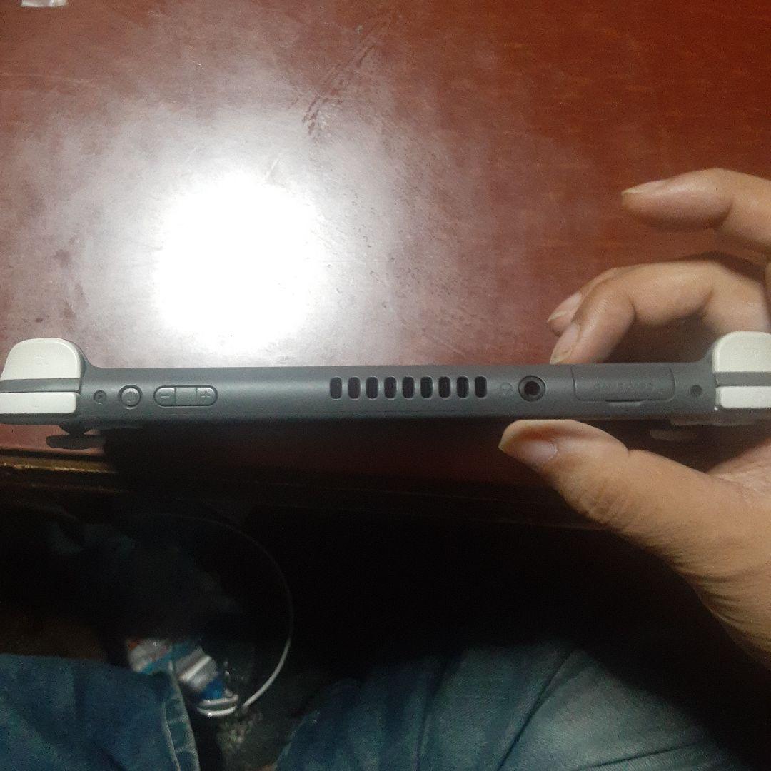 ニンテンドースイッチライト目立った傷や汚れなし