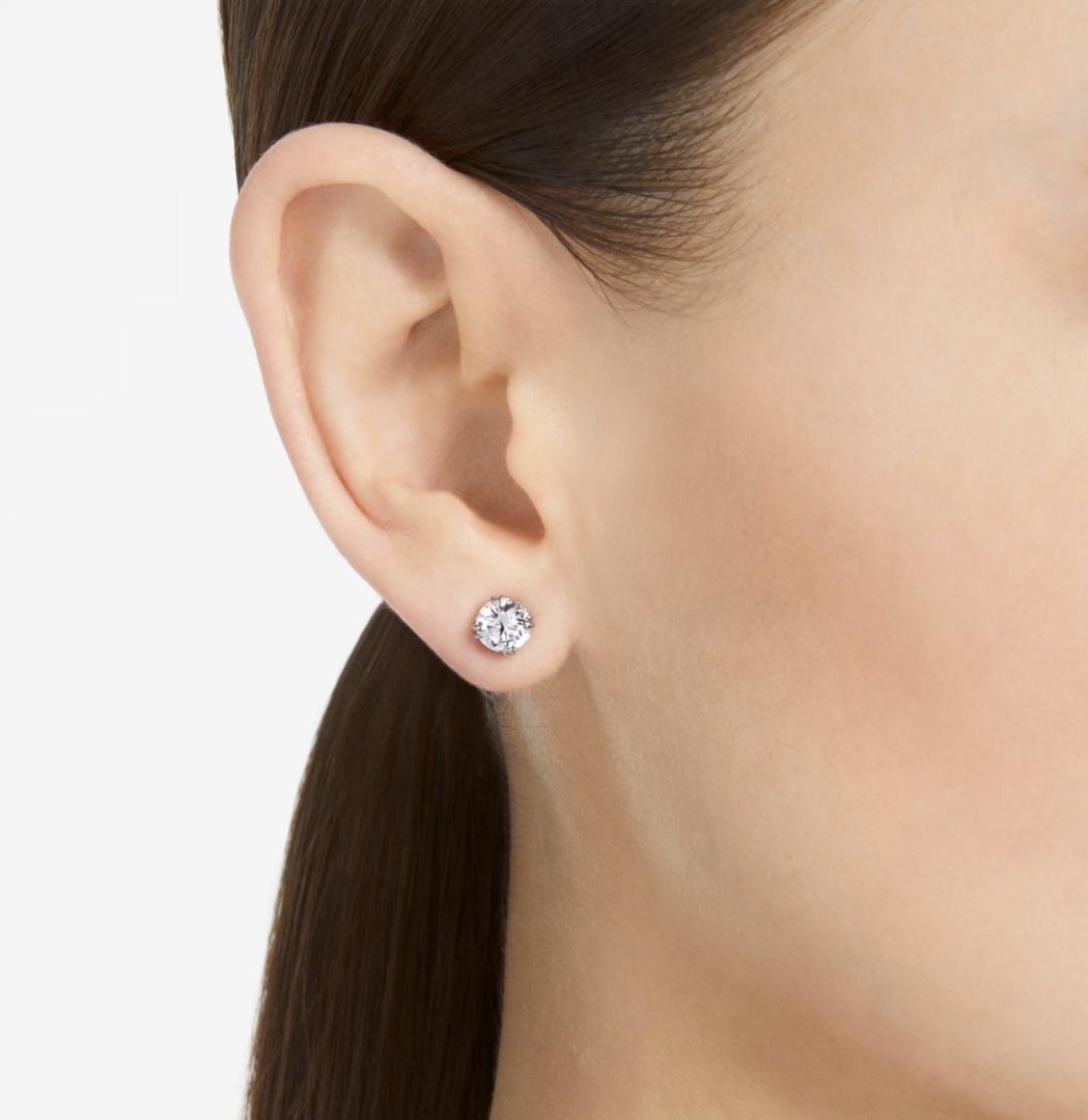 スワロフスキー　Swarovski Stilla スタッドピアス　ラウンドカット SWAROVSKI ピアス 「公式」「スワロフスキー」Stilla スタッド