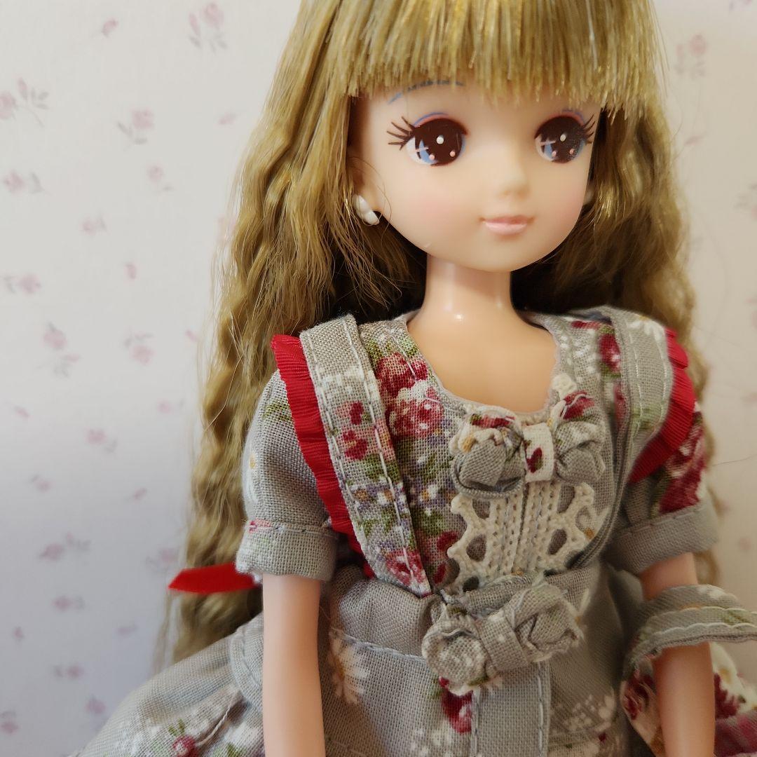 【専用】リカちゃんサイズ服　ハンドメイド28 11cmドールサイズのベージュのワンピース/新年度になりましたね