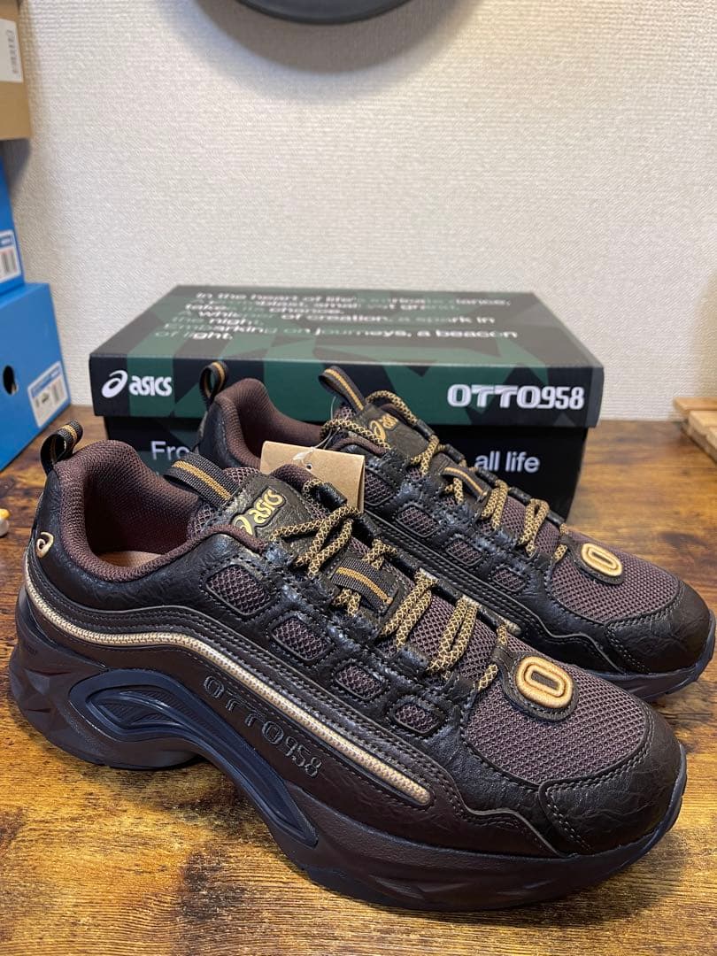 ASICS OTTO958 ブラウン厚底スニーカー