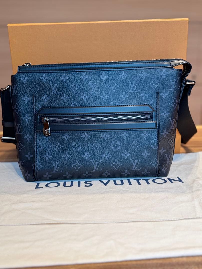 LOUIS VUITTON モノグラム エクリプス オディセ メッセンジャー