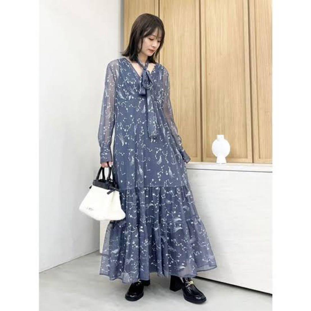 新品ネイビーLILY BROWN星空刺繍ワンピース