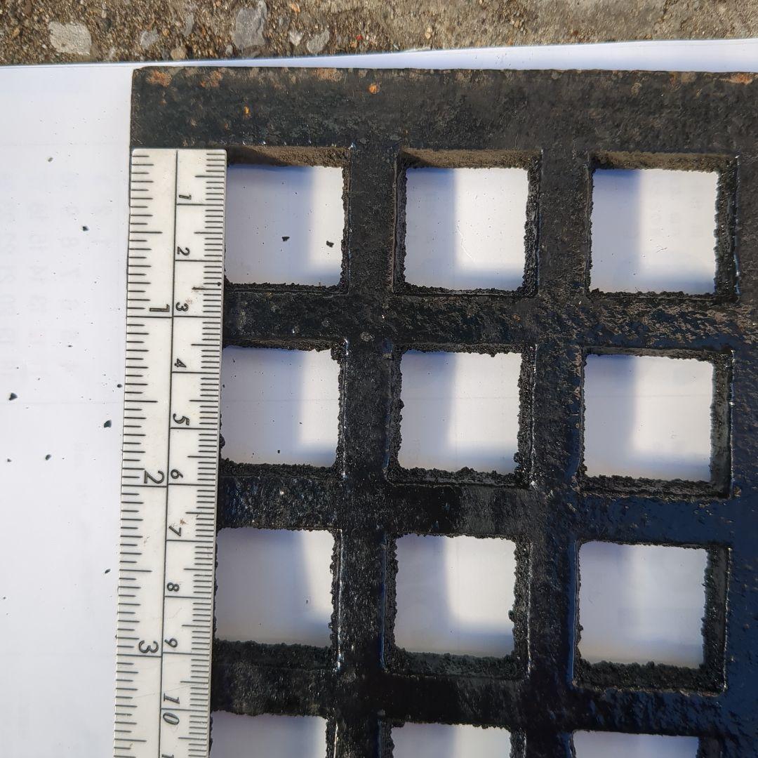 鋳鉄製側溝蓋330角厚み10mm3枚セット