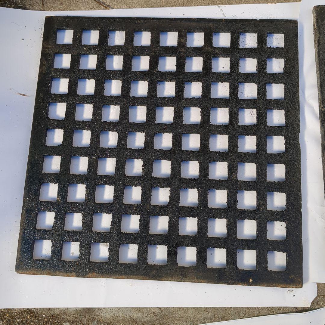 鋳鉄製側溝蓋330角厚み10mm3枚セット