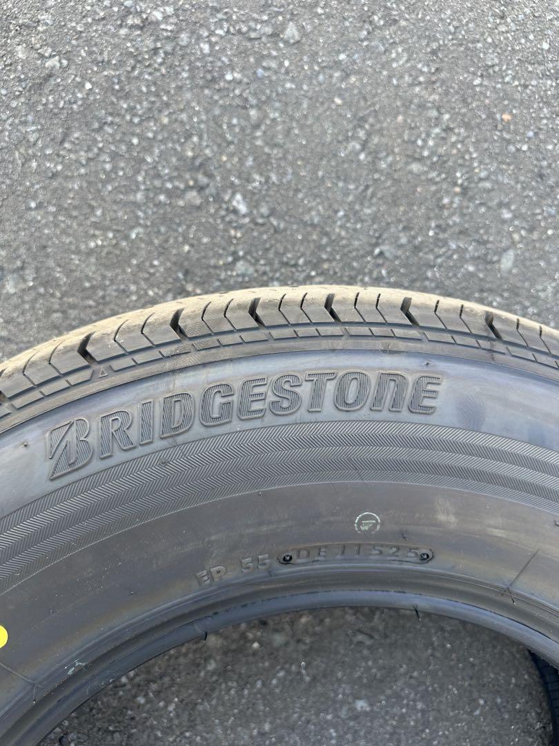 送料込み ハイエース　純正タイヤ 195/80R15　新車外し