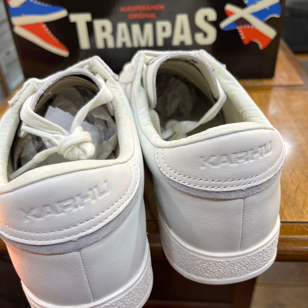 D*r様 カルフ809035トランパス.白レザー.US10.新品.定価¥1980