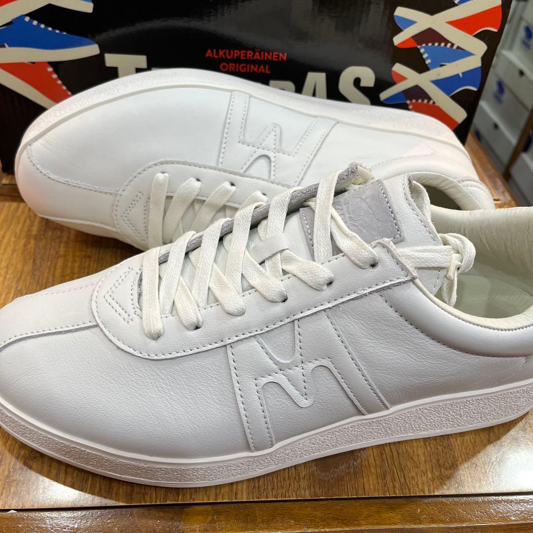 D*r様 カルフ809035トランパス.白レザー.US10.新品.定価¥1980