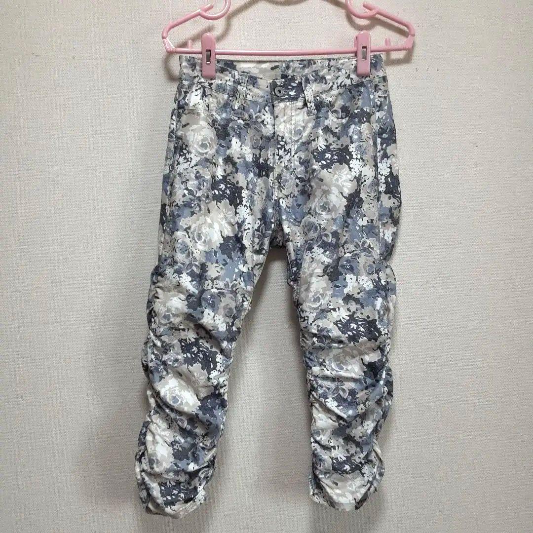 花柄クロップドパンツ かわいい！ www.lapaillotexotique.com