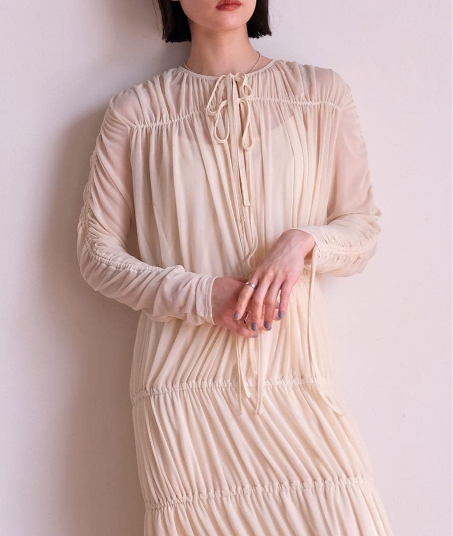 AKTE シアーギャザードレス