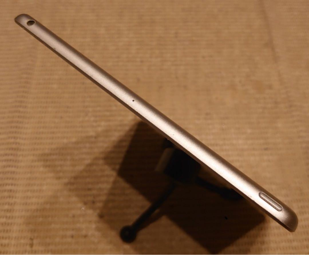 完動品iPad第6世代(A1893)本体128GBシルバー送料込XW39E - メルカリ