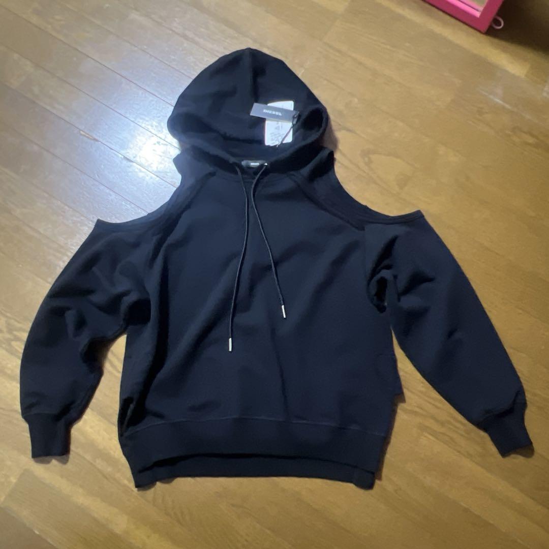 新品タグ付き☆未使用【DIESEL】肩出しパーカー／スウェット／オフショルダー 新品タグ付き☆未使用【DIESEL】肩出しパーカー／スウェット