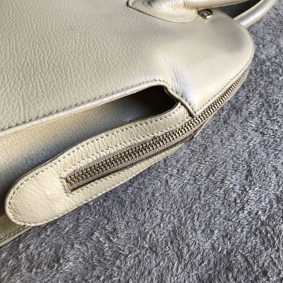 【美品】サルヴァトーレフェラガモFerragamo ハンドバッグレザー スタジオ