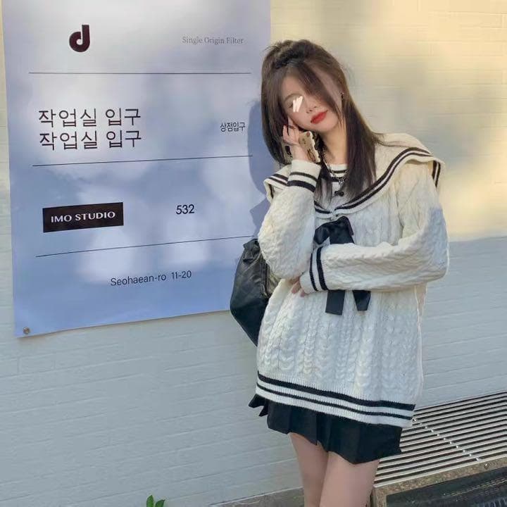 セーラー襟付きニットセーター