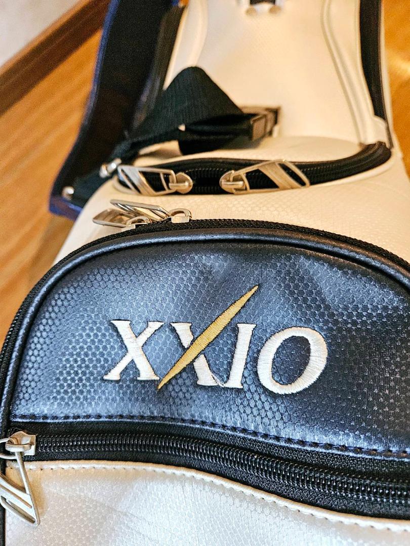 送料無料/超美品 お買い得XXIO高級キャディーバッグWHITExBLACK