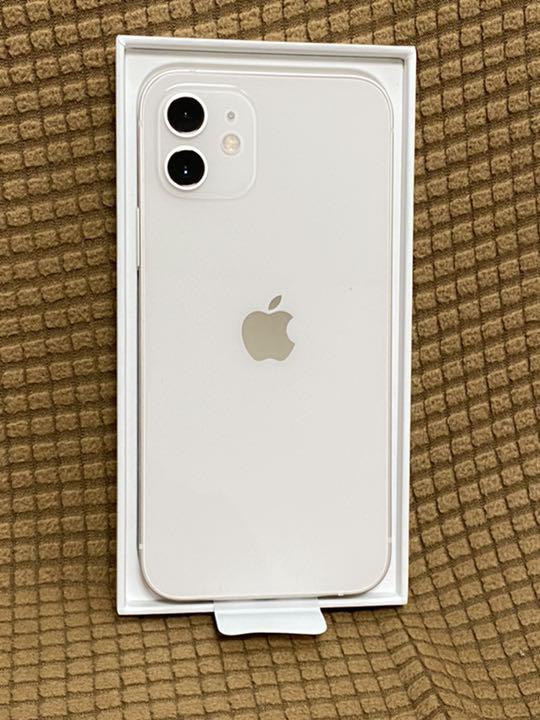 iPhone11 64GB ホワイト 本体 未使用 simロック解除済