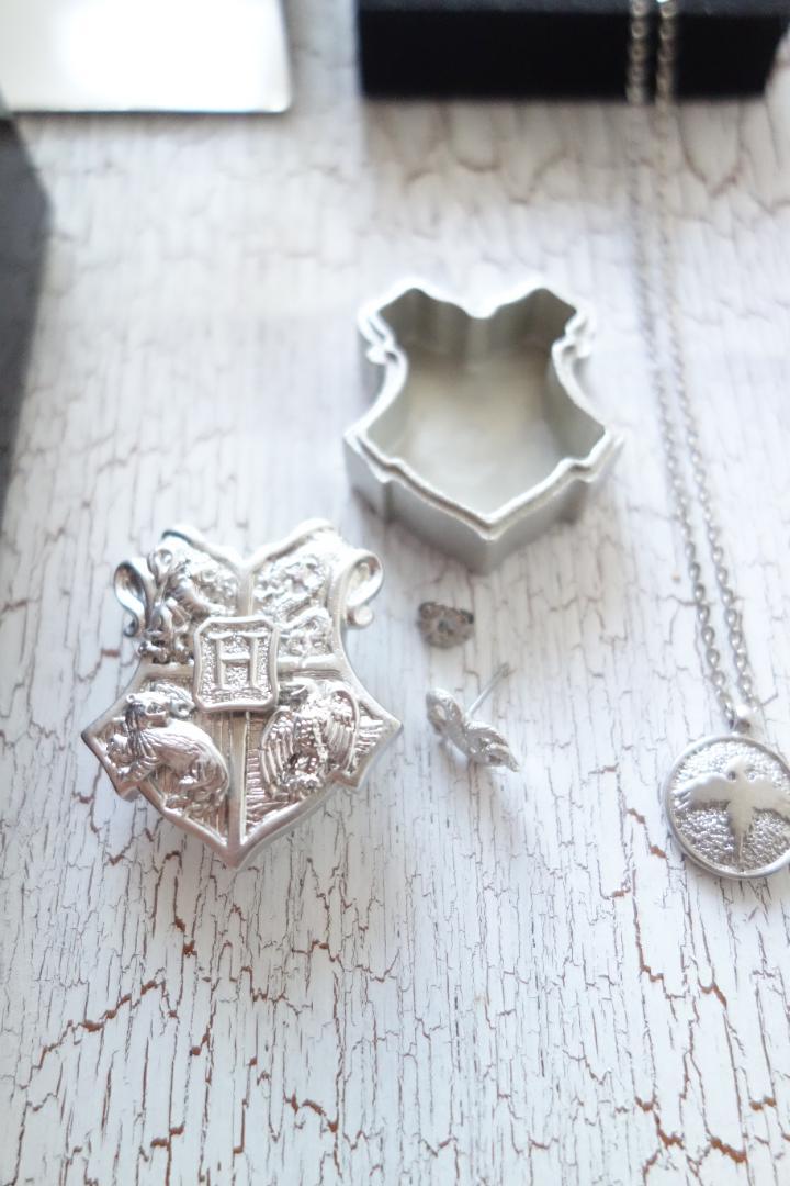 ハリーポッターJewellery Set ネックレス ピアス ブローチ ケース新品、♥