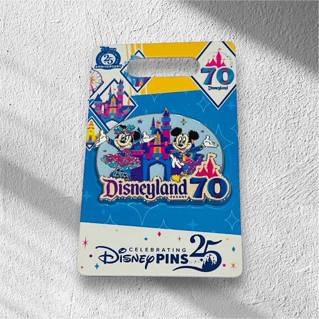 【新品・未使用】カルフォルニアディズニーランド　70周年　ピンバッジ 新品未使用】カリフォルニアディズニー70周年記念ピンバッジ