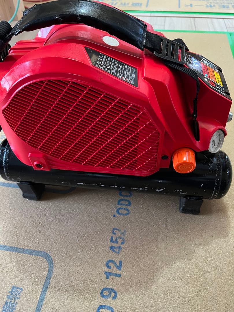 MAX1110E コンプレッサー 高圧4口 連結用 減圧カプラー付き MAX1110E コンプレッサー 高圧4口 連結用 減圧カプラー付き