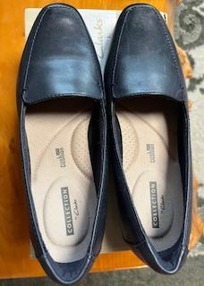 Clarks 紺 ローファー 低ヒール