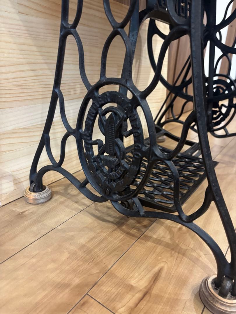 工業用singer網脚テーブル 木彫り引き出し付き