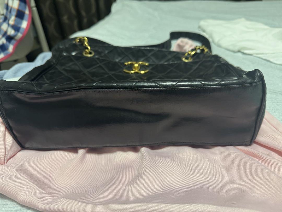 CHANEL ブラックレザー ショルダーバッグ