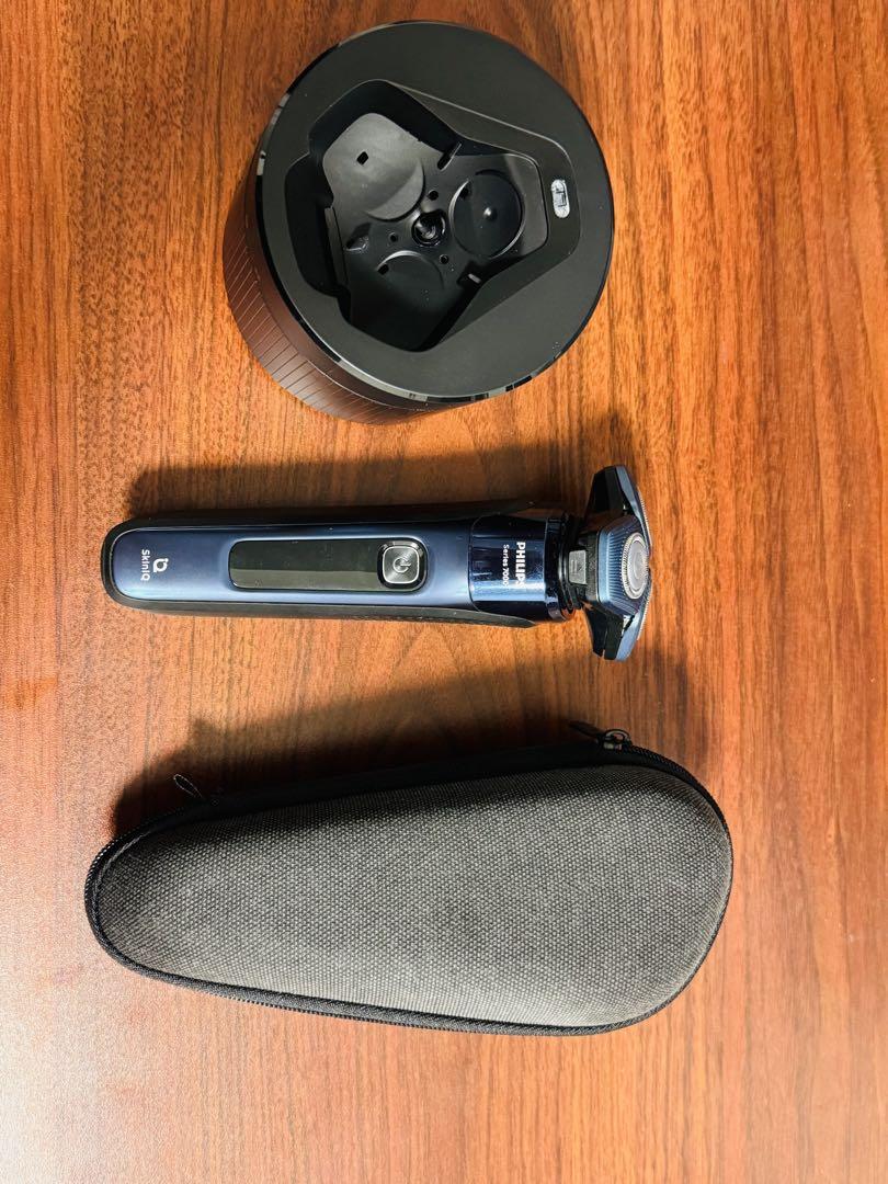 PHILIPS シェーバー7882 付属品全て付いています。 PHILIPS シェーバー7882 付属品全て付いています。 美容家電
