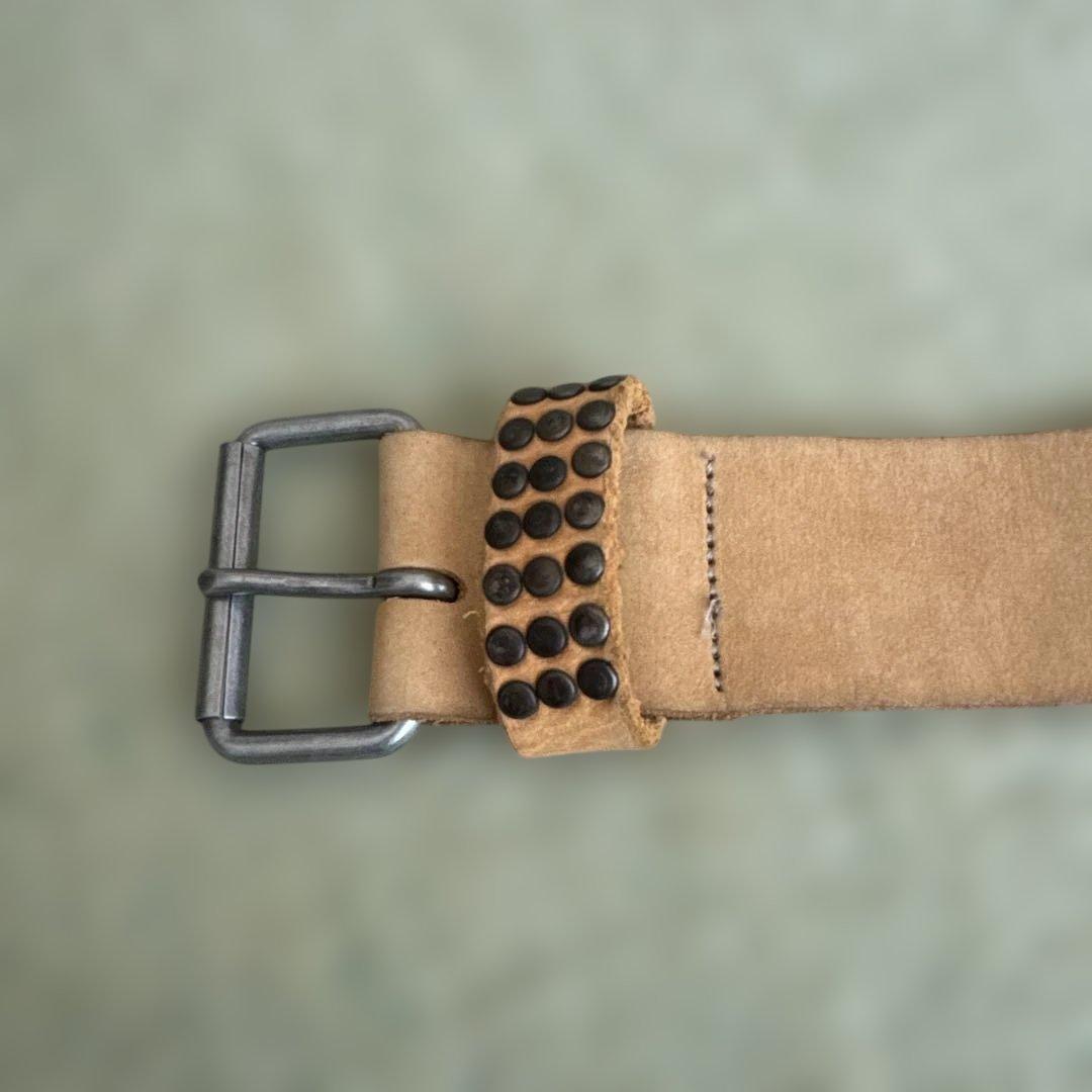 スタッズ付き100%レザー長いベルト スタッズ付き100%レザー長いベルト