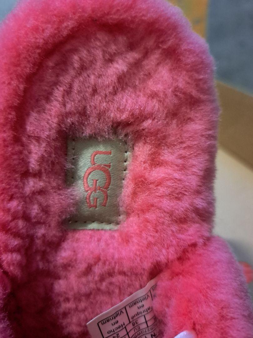 UGG アグ W OH YEAH ピンク ファーサンダル 24cm 美品 - メルカリ