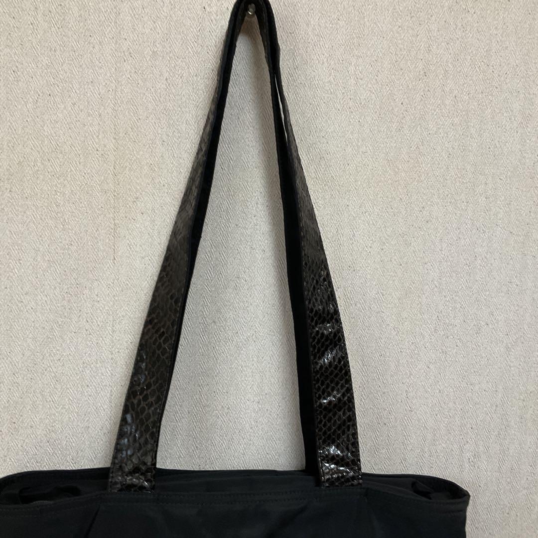 PRADA ビーズロゴ パイソンショルダー ショルダーバッグ 黒